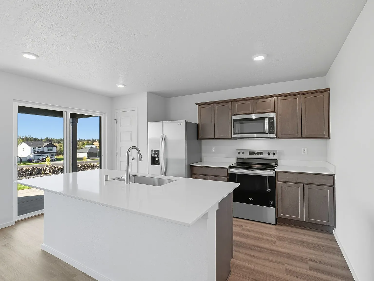 3 bed, 1466 sqft, $2,450 — Photo 4