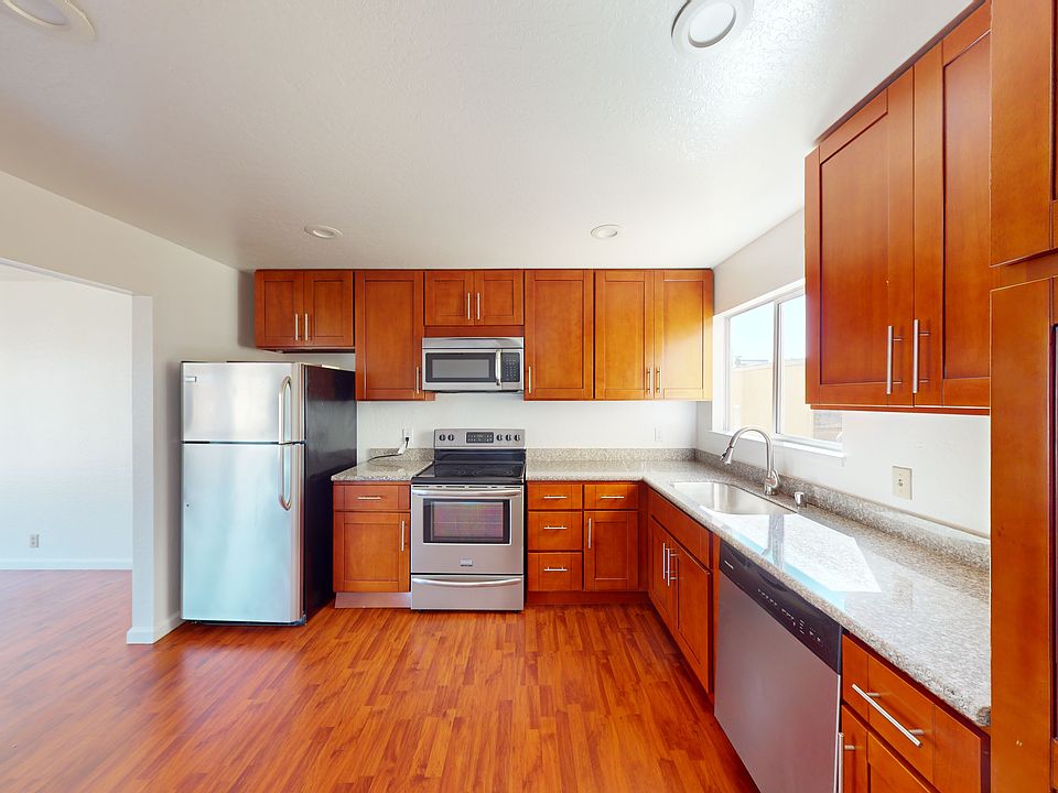 1st image of 371 21st Ave #371