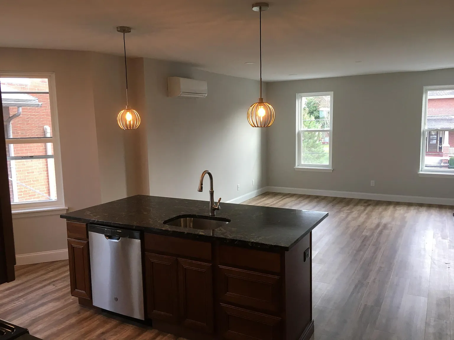 2 bed, 1350 sqft, $2,100 — Photo 3