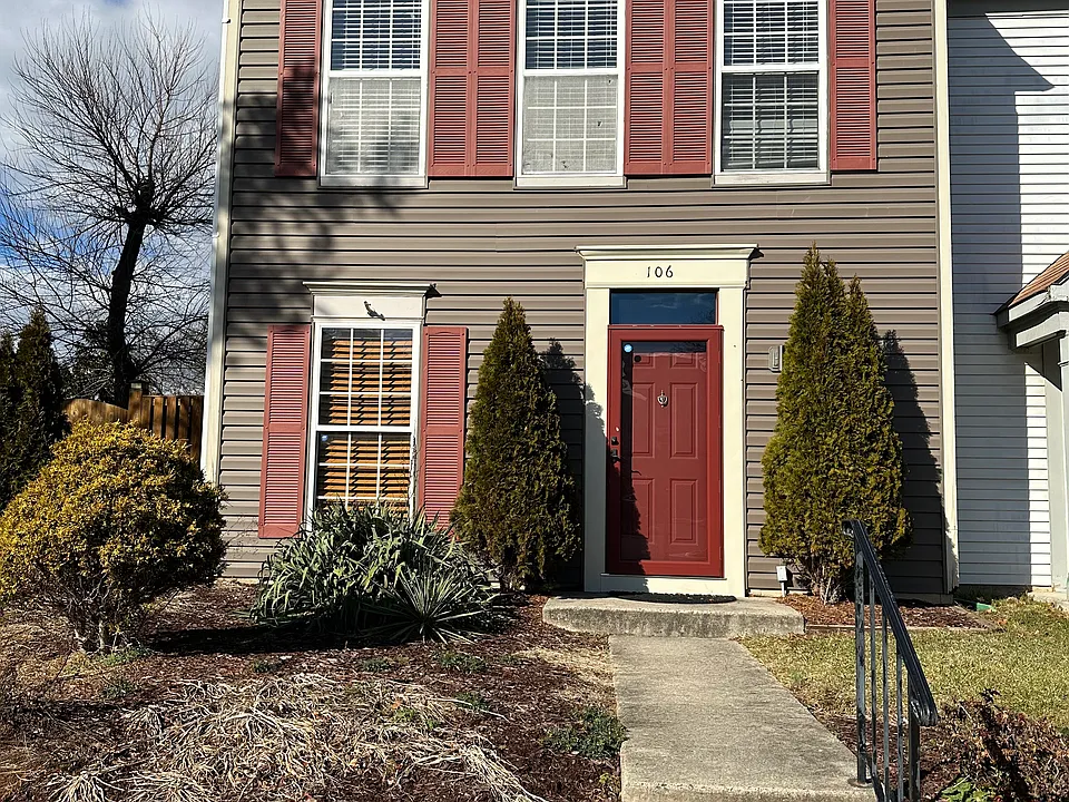 106 Hampstead Ct NE