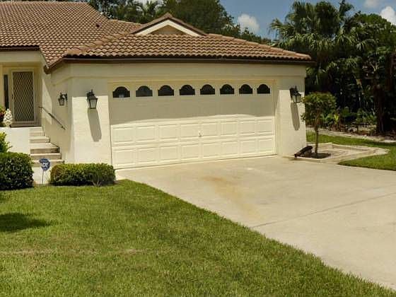 1st image of 16928 Villas Sq