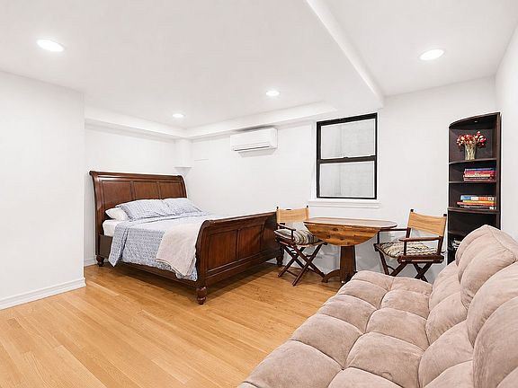 4th image of 264 W 77th St APT 2