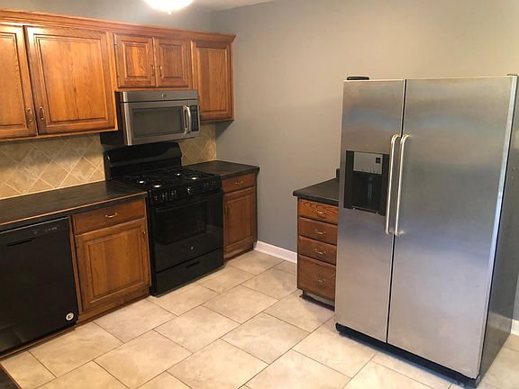4th image of 51 Larkspur St