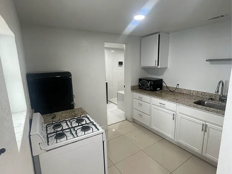 2710 W Cluster Ave — Photo 3