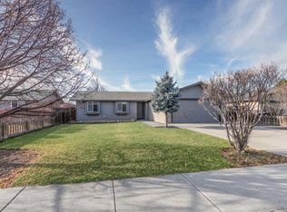 1327 SW 28th St, Redmond, OR 97756