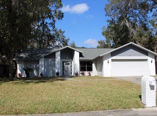 1702 S Golfview Dr, Plant City, FL 33566