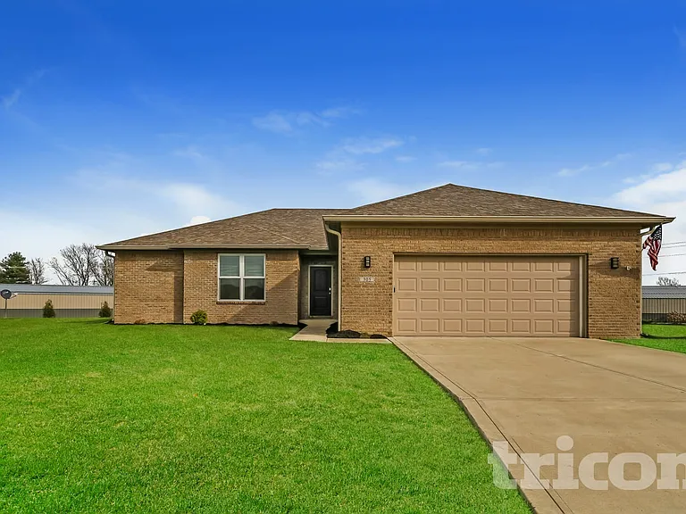 305 Gale Ct — Photo 1