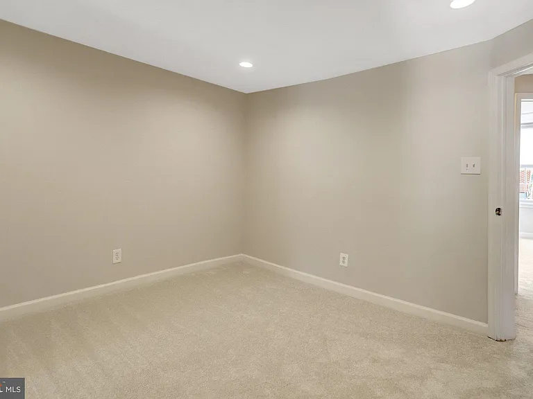 619 N Henry St — Photo 20