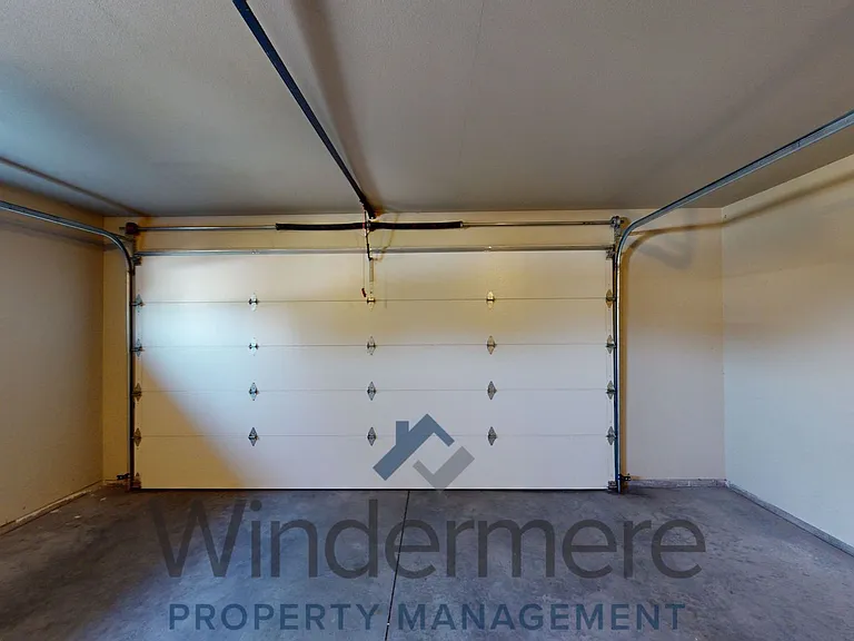 808 NE Bunky Ln — Photo 23