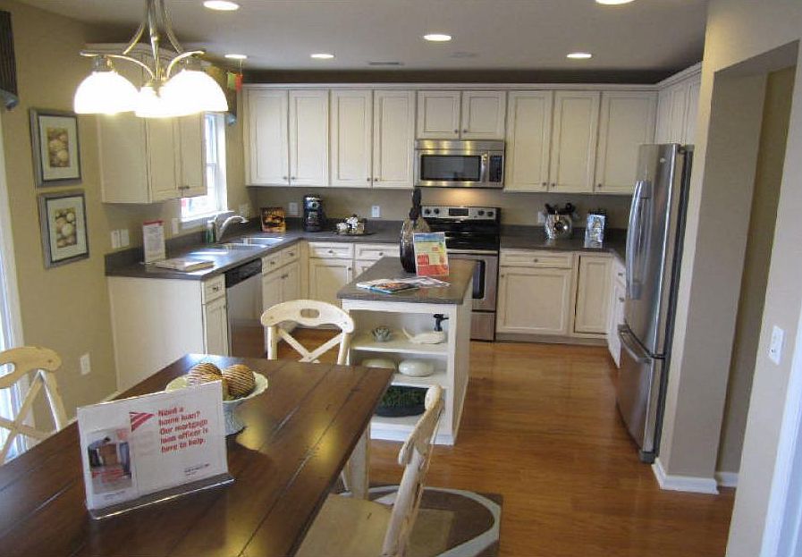 Eat-in Kitchen