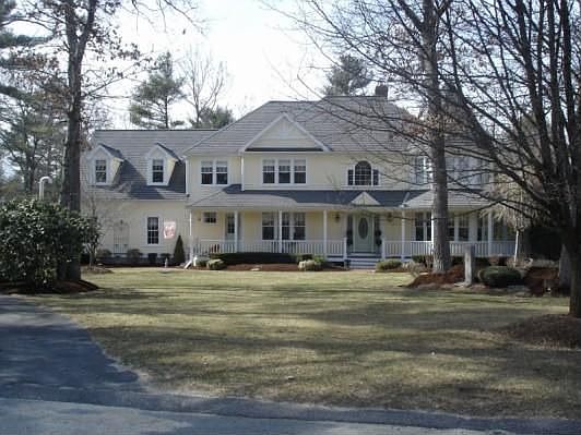 1st image of 8 Fairway Dr