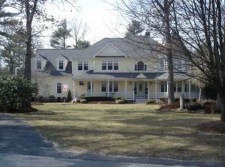 8 Fairway Dr, Lakeville, MA 02347