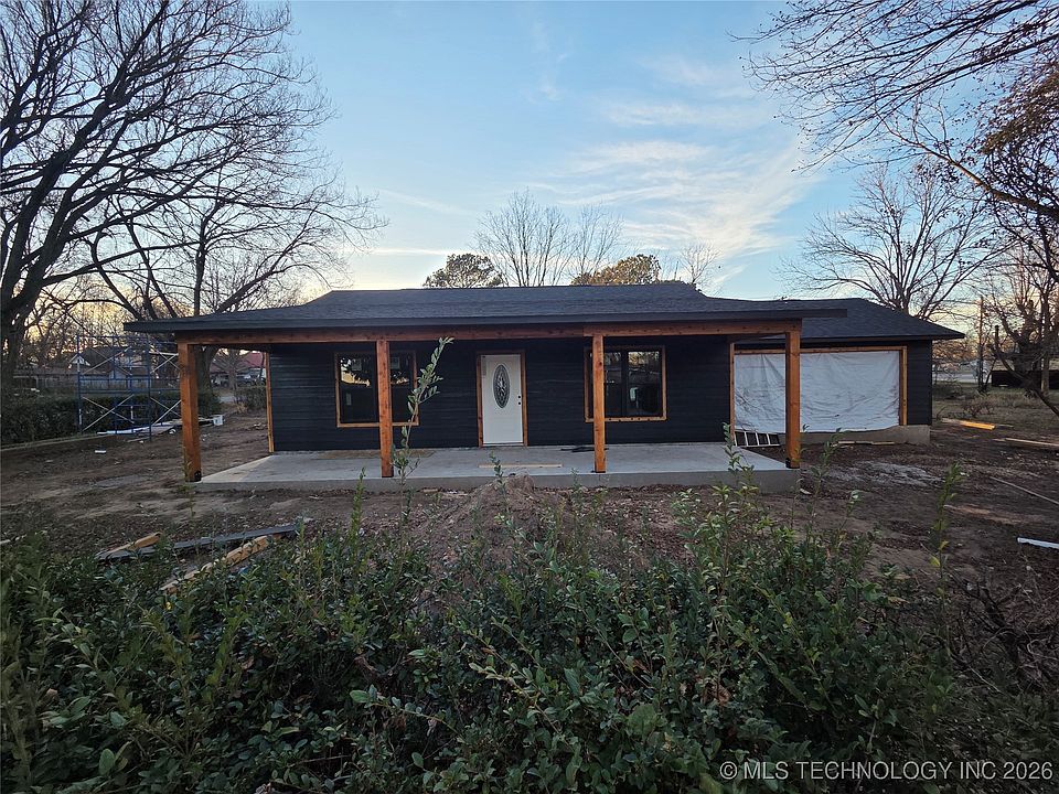 1st image of 1118 N Locust Ave