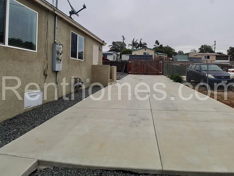 2345 Comstock St — Photo 20