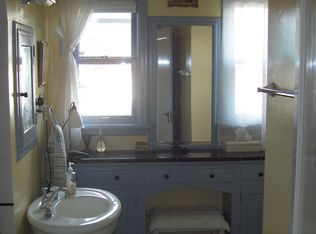 1035 N Rosa Parks Way, Portland, OR 97217