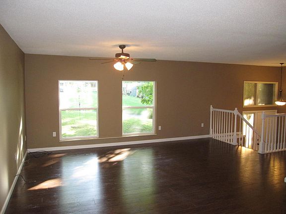 3rd image of 930 Oxford Hills Dr