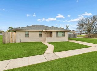 2220 Ventura Dr, Chalmette, LA 70043