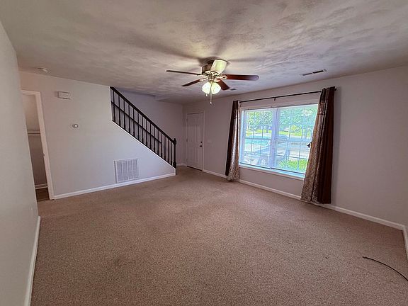 4th image of 608 Stone St