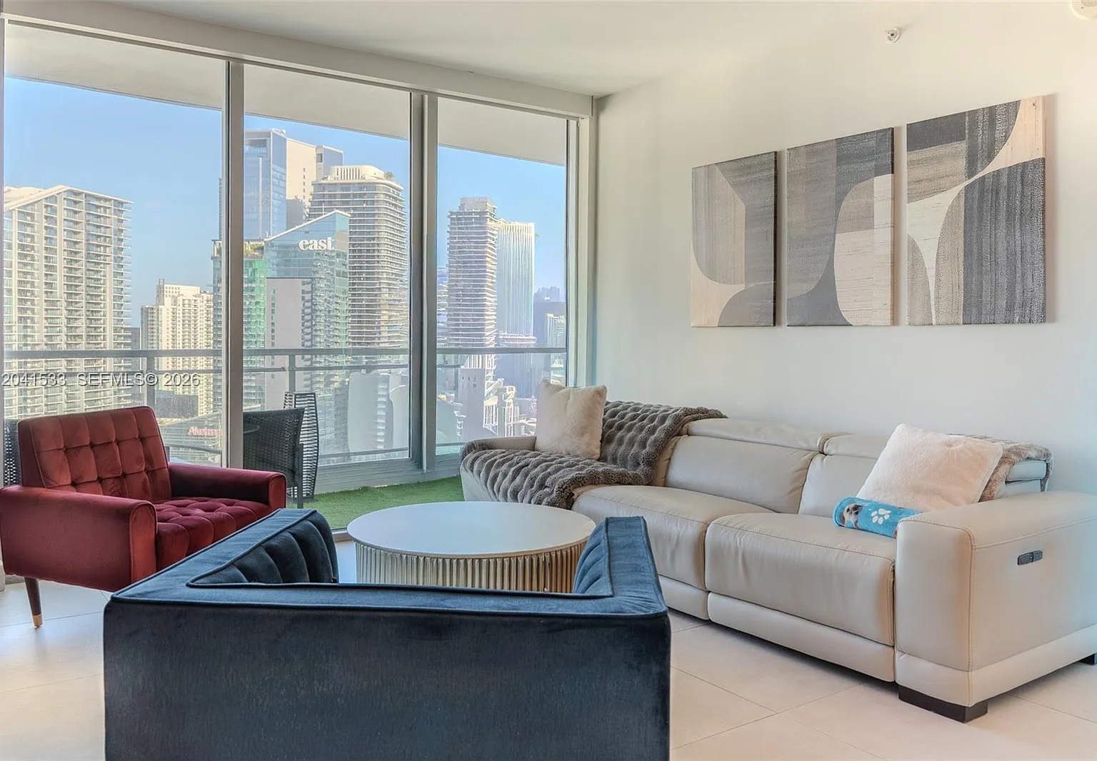 Ivy Condo — Photo 2