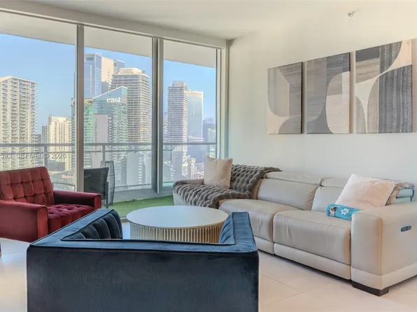 90 SW 3rd St, Miami, FL