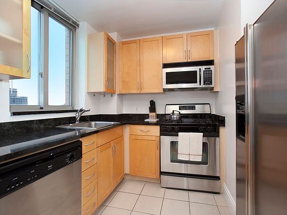 3rd image of 231-235 E 55th St #34A