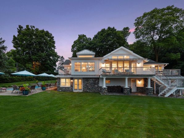 513 Ferndale Rd W, Wayzata, MN 55391