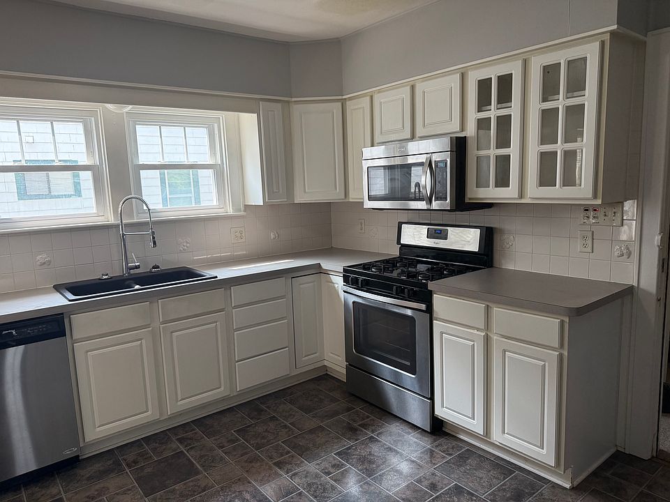 1st image of 216 Kensington Pl