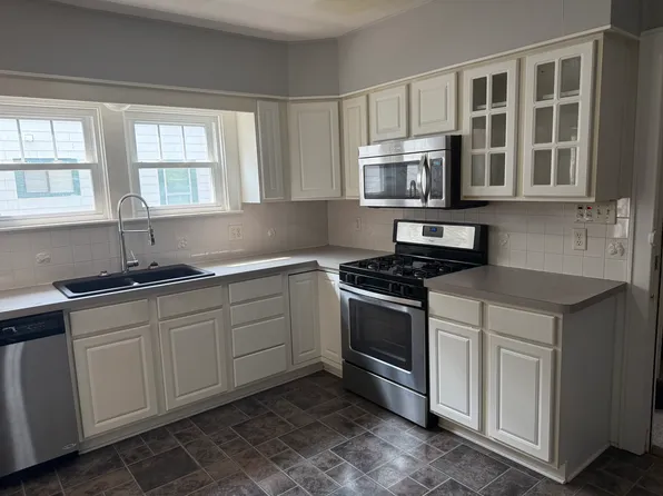 216 Kensington Pl, Syracuse, NY 13210