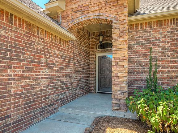 5th image of 3208 SW 137th Ct