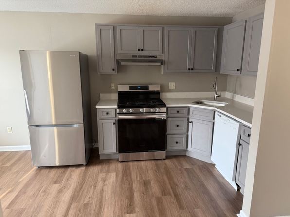 472 S Main St