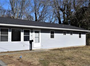 60 Brookshaven Rd, Groton, CT 06340