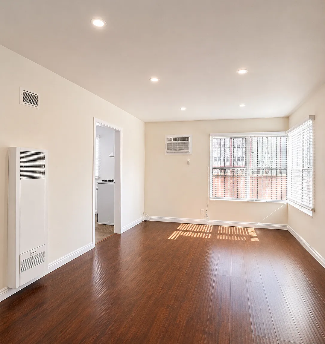 528 S Harvard Blvd — Photo 1