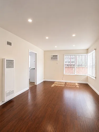 528 S Harvard Blvd #8 Photo 1