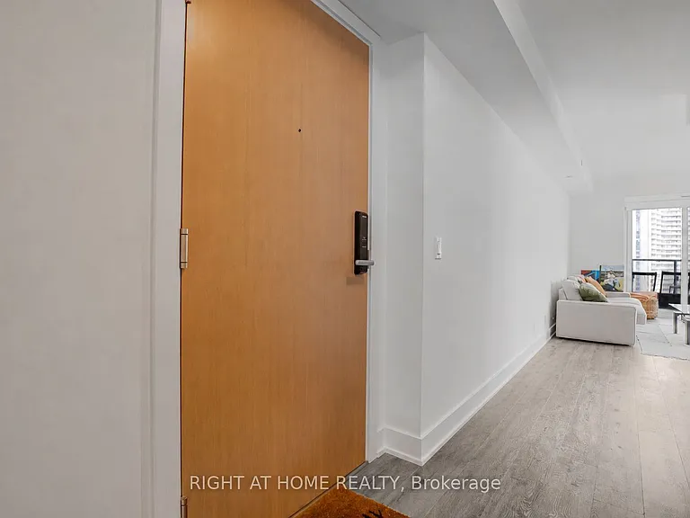 585 Bloor St E #1922 — Photo 4