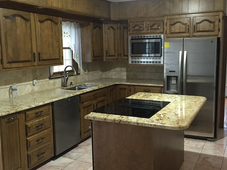 2nd image of 33 Echo Valley Ln