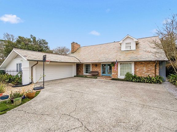 3rd image of 2424 Broussard St