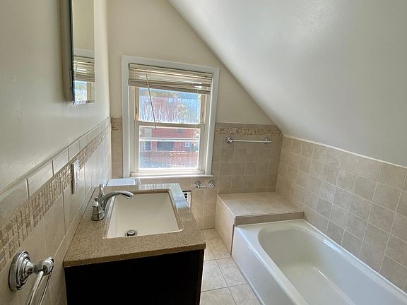 5th image of 52 Willow Dr Floor 2