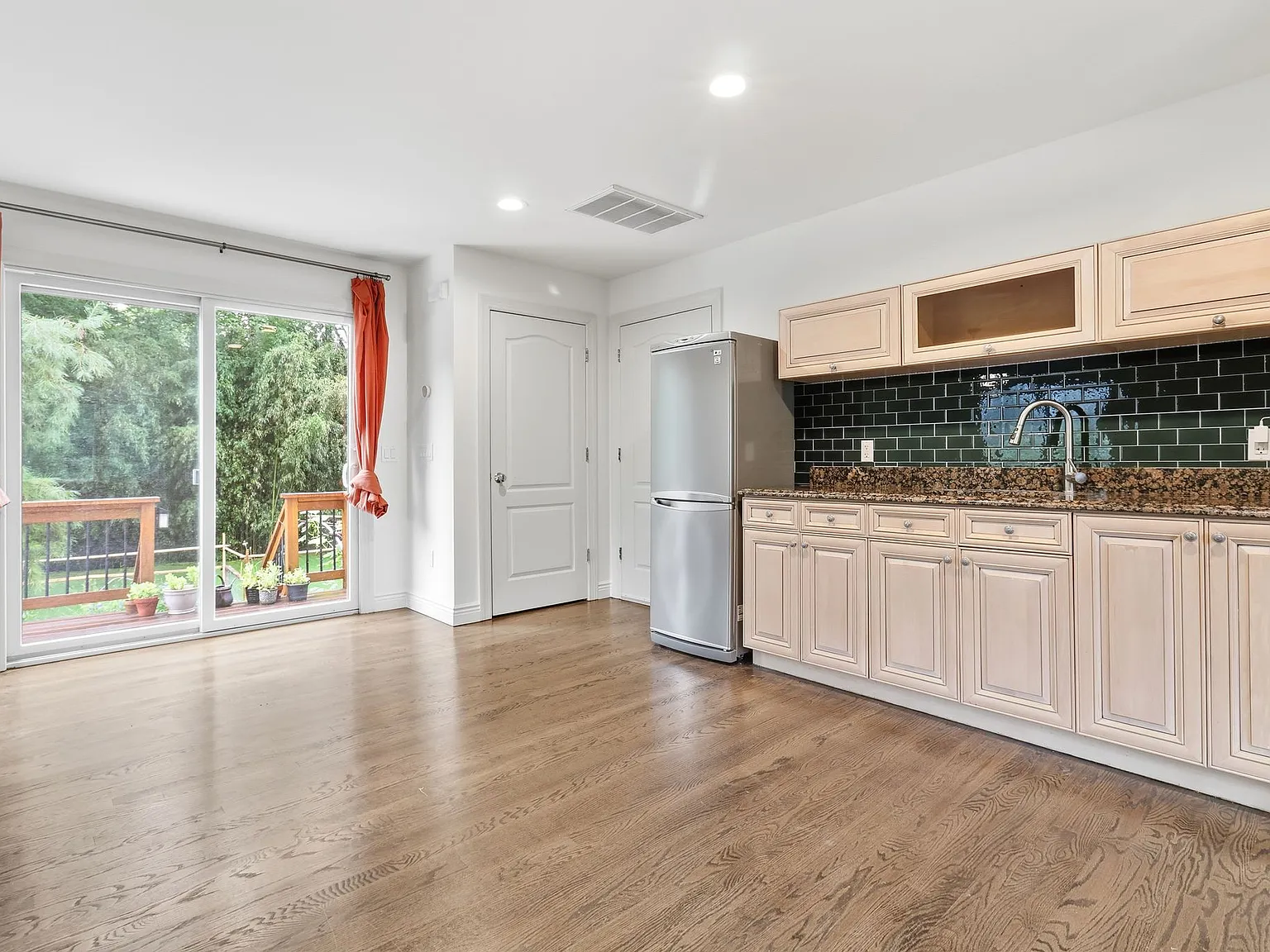 Studio, $1,800 — Photo 4