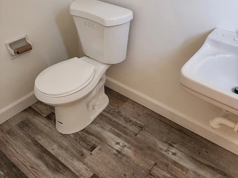 2420 E Pontiac Way — Photo 18