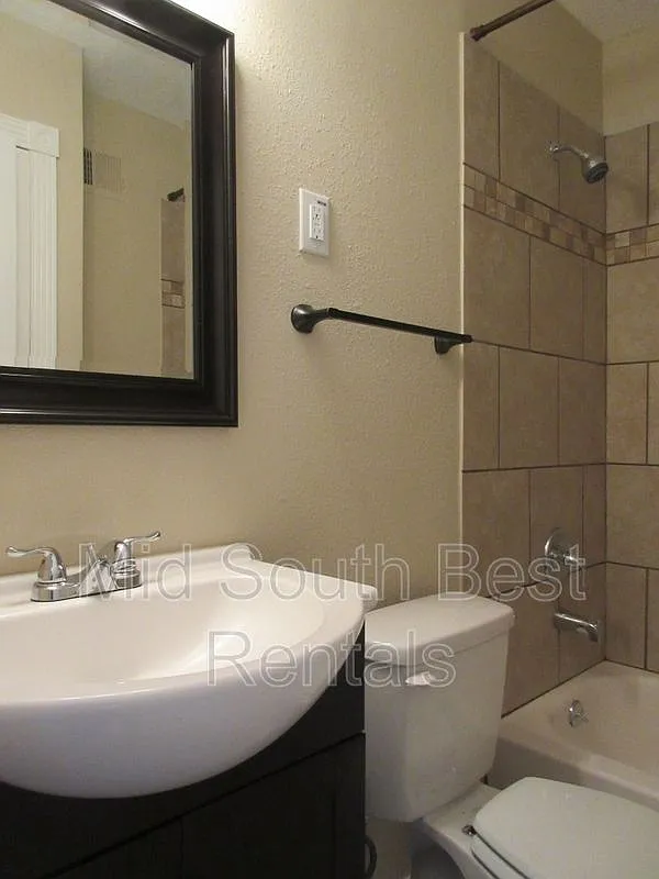 2169 Leyton Ave — Photo 3