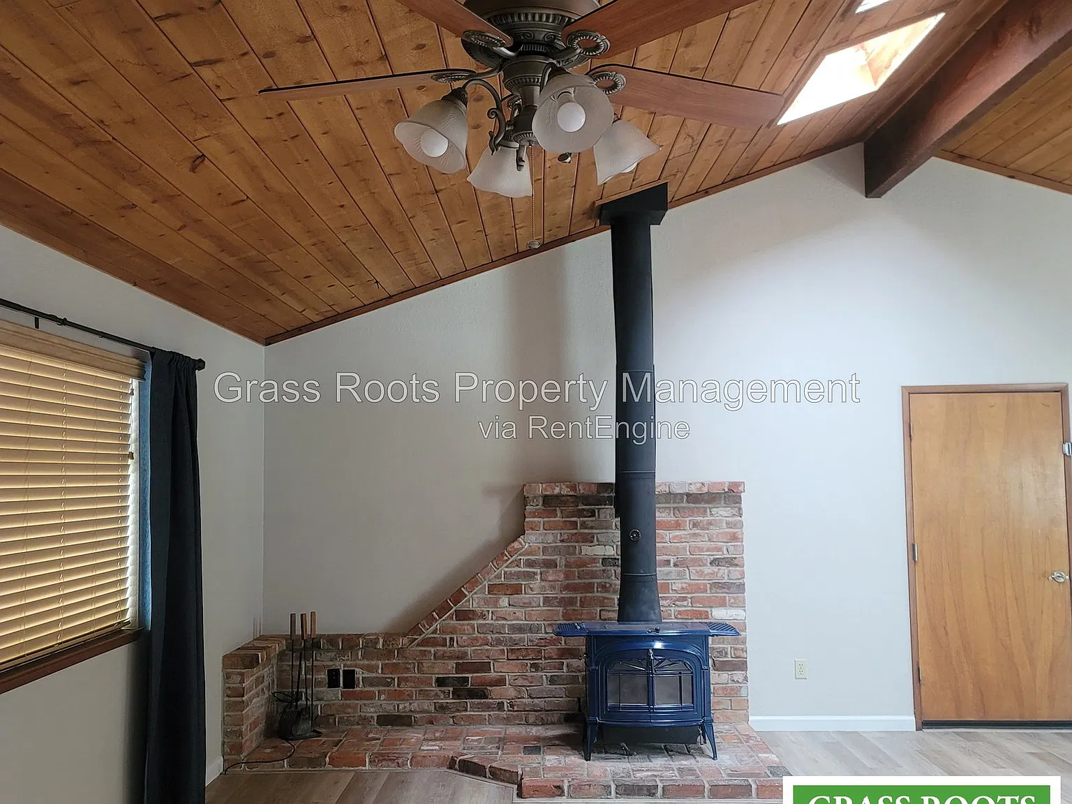 3 bed, 2.0 bath, 1310 sqft, $2,375 — Photo 3
