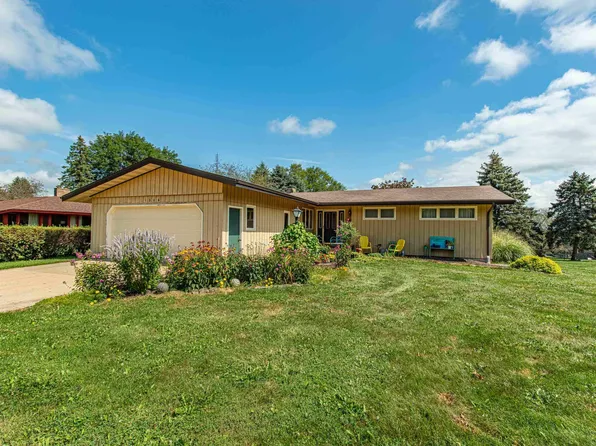 1306 2nd St, New Glarus, WI 53574