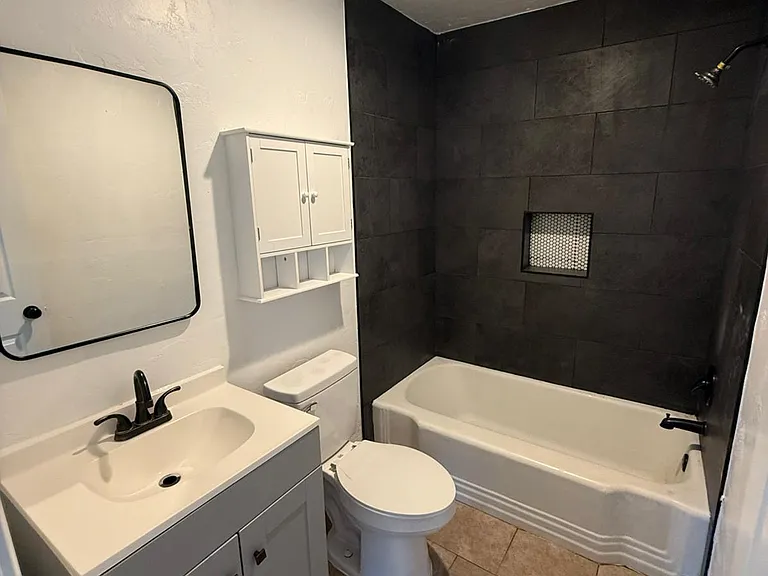 1803 NW Hoover Ave — Photo 10