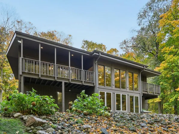 4850 Woodhaven DRIVE, West Bend, WI 53095