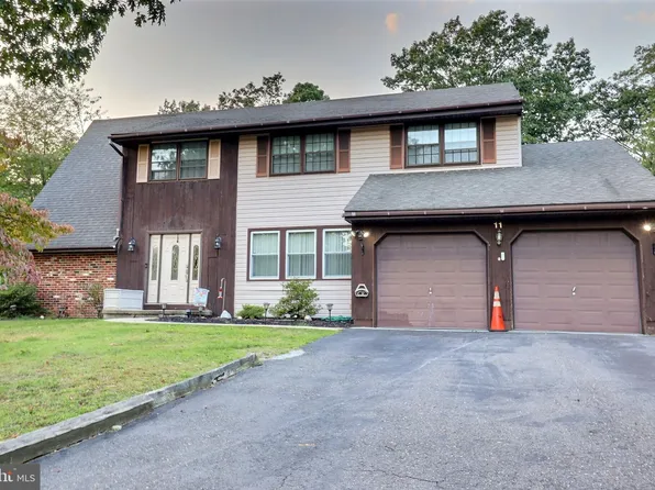 11 Briarwood Dr, Voorhees, NJ 08043
