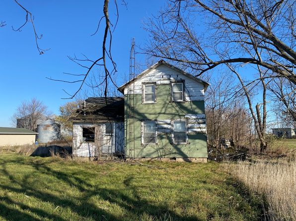 649 E 9th Rd, Wenona, IL 61377