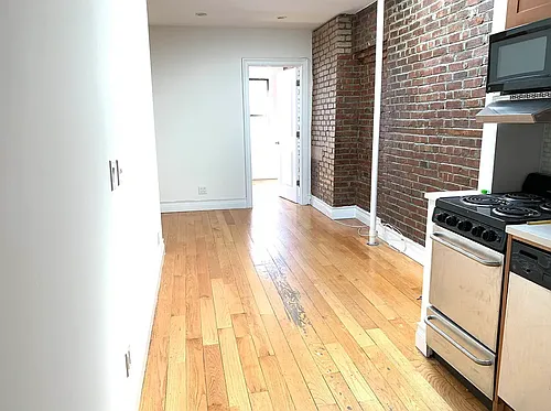209 E 5th St #9 Photo 1