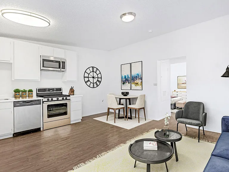 Vanowen Square Apartments — Photo 11