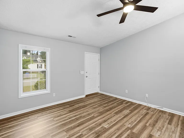 630 Varsity Dr — Photo 23