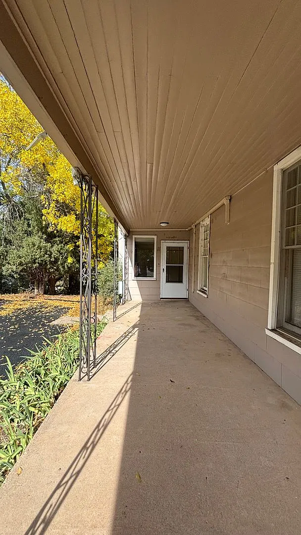 Spacious 2-bedroom, 1-bath rental in the heart of Manitou Springs with plenty of historic charm a... — Photo 3